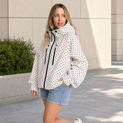 Gepunktete Windjacke